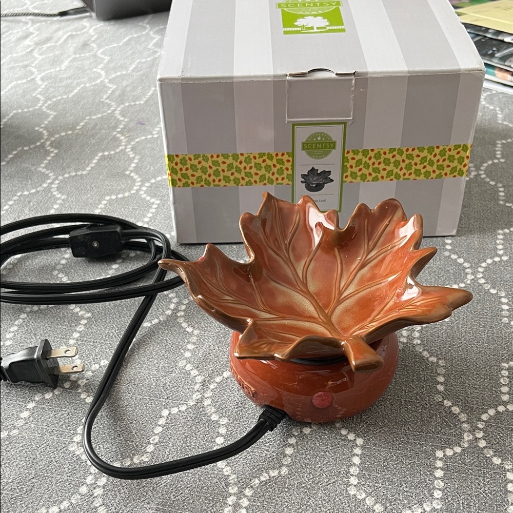 Scentsy Autumn Leaf Candle Holder - Brown and Orange